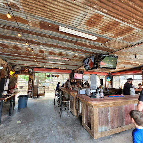 Koozies Icehouse & Grill - bars with live music New Braunfels