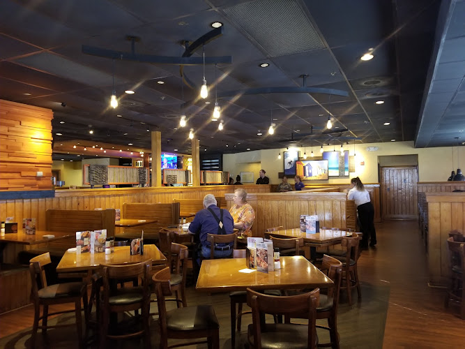 Outback Steakhouse - bars with live music Selma