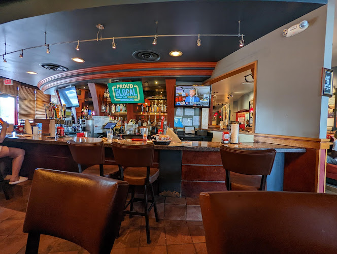 Red Robin Gourmet Burgers and Brews - bars with live music Selma