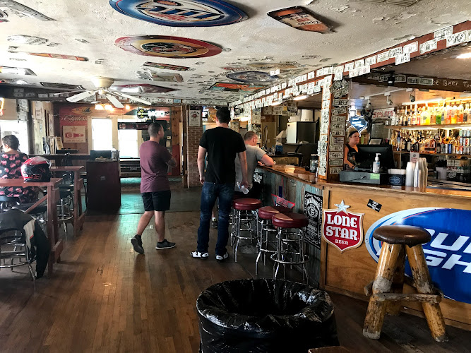 River Road Ice House - bars with live music New Braunfels