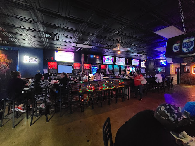 The Ticket Sports Bar & Grill - bars with live music Selma