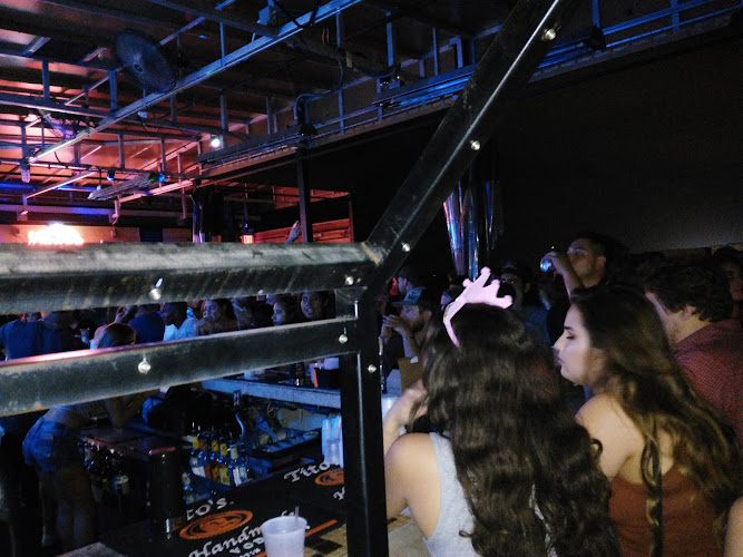 Veranda Rooftop Bar & Patio - bars with live music San Marcos